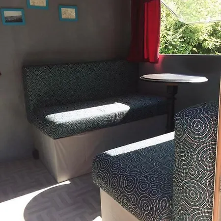 Caravane Cosy - Insolite Au Milieu Des Champs